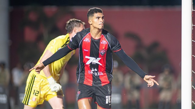 Vitória vence o Internacional no Barradão e volta à primeira parte da tabela