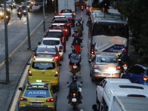Alta das mortes no trânsito é impulsionada por uso de motocicletas, aponta Atlas da Violência