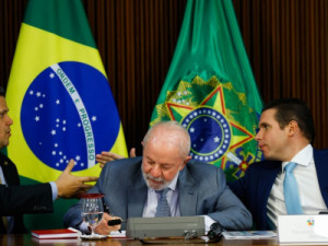 Escala 6x1: Alcolumbre diz que Senado não é obrigado a 'carimbar' texto da Câmara que reduz jornada