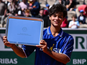 Guto Miguel fatura título de Roland Garros e se torna 1º brasileiro campeão juvenil do Grand Slam