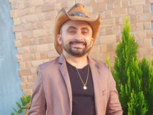 Cantor de 37 anos morre em colisão frontal entre carro e caminhão na BR-316