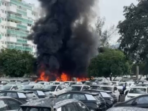 Dois helicópteros batem no ar, explodem e deixam 5 mortos no Rio, diz Corpo de Bombeiros