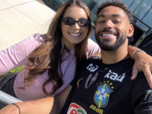 Discreta, advogada e mãe de dois: quem é Gabi, a mulher de Matheus Cunha, que fez dois gols pelo Brasil
