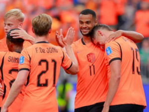 Gakpo marca duas vezes, e Holanda atropela a Suécia na segunda rodada