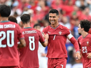 Ele voltou! Portugal goleia Uzbequistão com dois de CR7