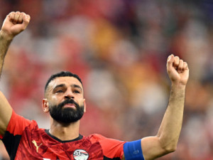Egito passa aperto, mas vence Austrália com cavadinha e choro de Salah