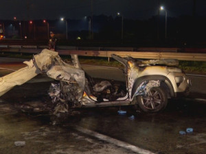 Três pessoas morrem após carro pegar fogo e explodir em acidente na Rodovia Castello Branco, em Osasco