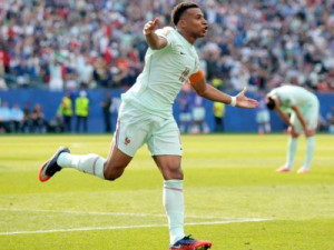 França faz dois gols em seis minutos, elimina Marrocos e avança à semifinal