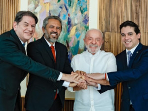 Cid Gomes vai concorrer à reeleição ao Senado pelo Ceará, confirma Elmano