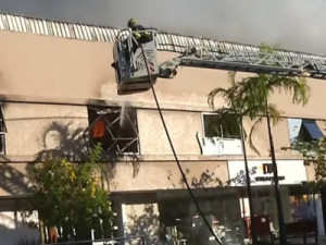 Incêndio atinge shopping e lojas em Fortaleza