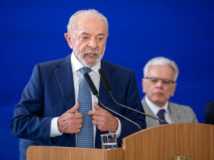 Lula convoca ministros para reunião no Planalto após decisão dos EUA de impor 'novo tarifaço'