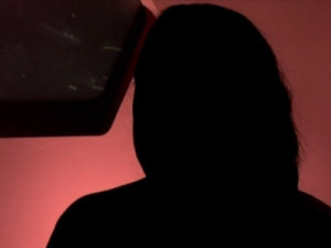 Diarista denuncia tentativa de estupro enquanto fazia limpeza em residência: 'Foi logo tirando minha roupa'