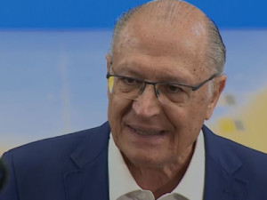 Alckmin diz que governo manterá negociação com os EUA e chama tarifaço de 'injusto e descabido'