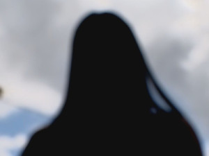 'Só saíram de cima porque o sino tocou', diz mãe de adolescente que denunciou estupro coletivo dentro de escola