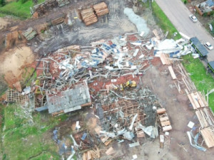 Temporal e tornado no RS deixam um morto, mais de mil pessoas fora de casa e estragos em 105 cidades