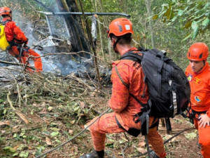 Quatro morrem em queda de helicóptero perto da Vista Chinesa, na Zona Sul do Rio