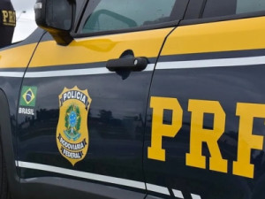Homem furta viatura da PRF em Itaitinga, foge e acaba preso após buscas