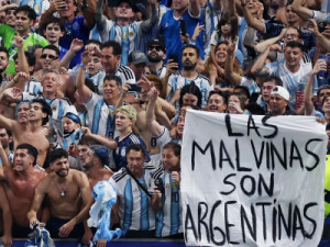 Fifa pune Argentina com público restrito por casos de racismo e suspende Paredes por 10 jogos