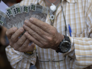 Governo eleva estimativa e calcula salário mínimo de R$ 1.741 em 2027