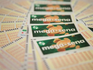 Mega-Sena acumula e prêmio vai à R$ 30 milhões, domingo (30)