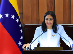 Presidente interina da Venezuela 'rebate' Trump e diz que país manterá controle de seu petróleo após acordo