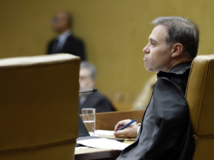 André Mendonça retira sigilo de rede de pagamentos do Banco Master