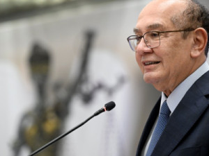 Em decisão, Gilmar Mendes diz que reajuste do Bolsa Família feito por Lula não fere regras eleitorais