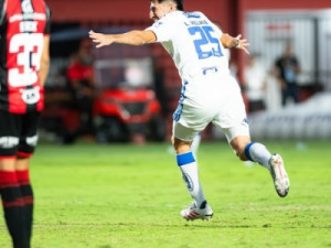 Cruzeiro vence o Vitória de virada e segue na busca pelo G-5