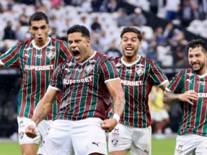 Fluminense vence Corinthians fora de casa e volta ao G-4 do Brasileirão
