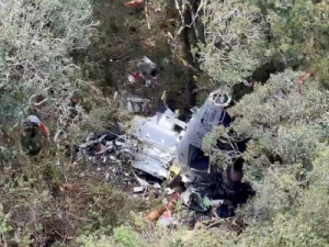 'Colidiu frontalmente com frente fria': condições meteorológicas podem ter contribuído para queda de helicóptero de Rick, diz especialista