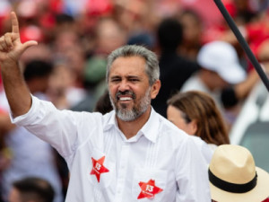 Elmano de Freitas (PT) é reeleito governador do Ceará