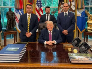 Trump expande influência na América do Sul com 8 presidentes alinhados a ele; Flávio Bolsonaro pode se tornar o 9º